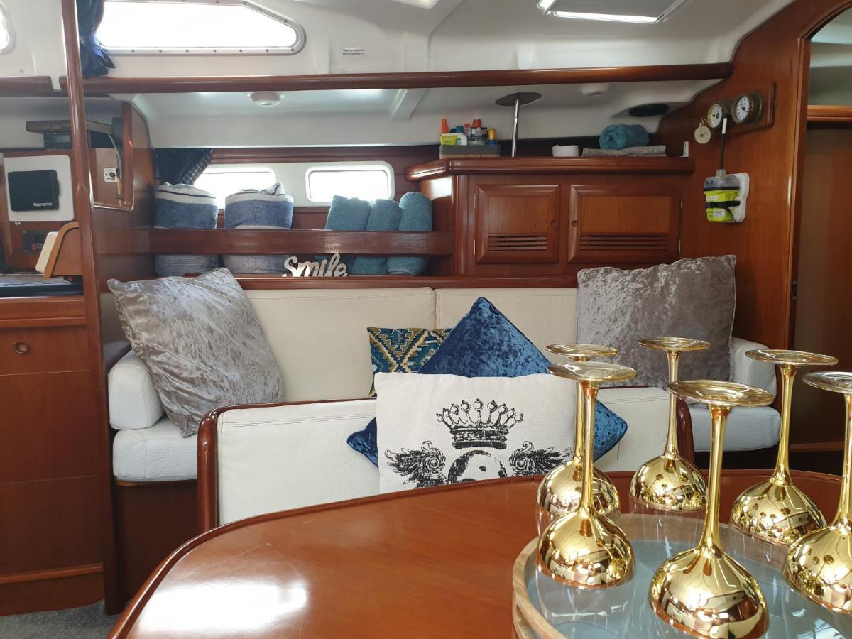 Luxury Yacht Stay "White Dove" Sleeps 6 Гибралтар Экстерьер фото